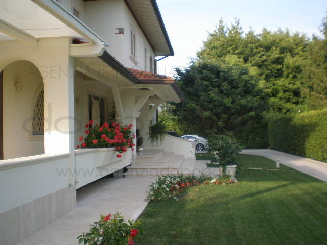 Villa in Affitto a Forte dei Marmi