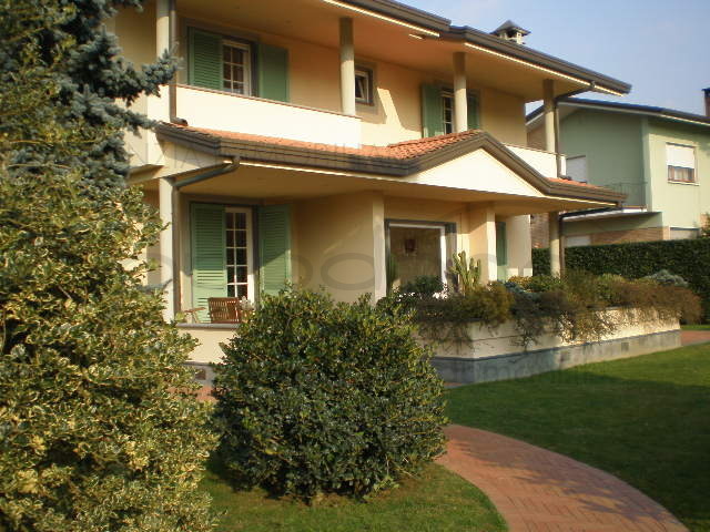 Villa in Affitto a Forte dei Marmi