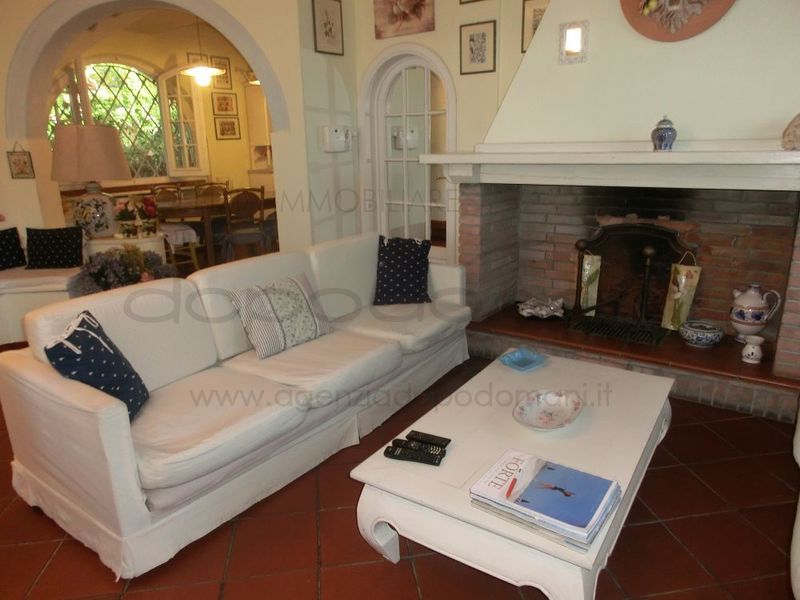 Bifamiliare in Affitto a Forte dei Marmi