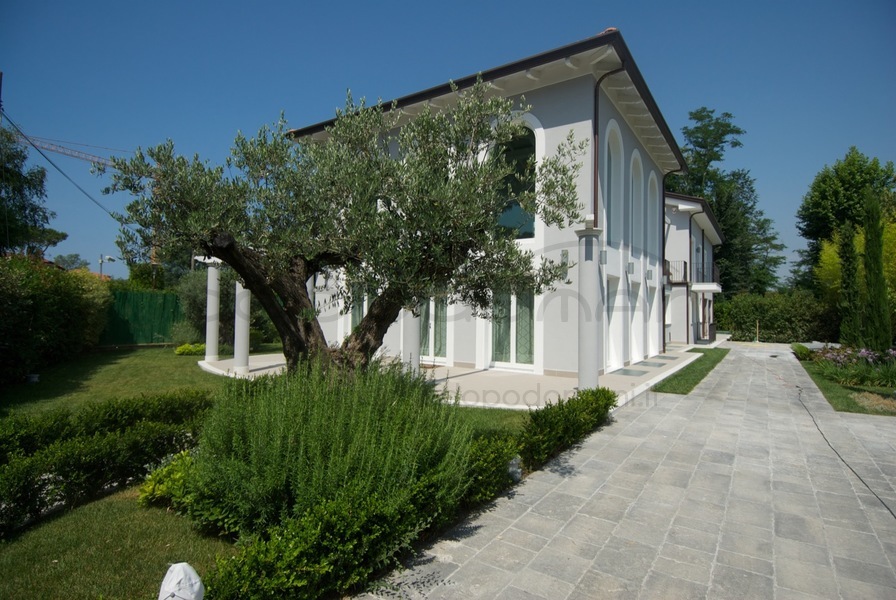 Villa in Affitto a Forte dei Marmi