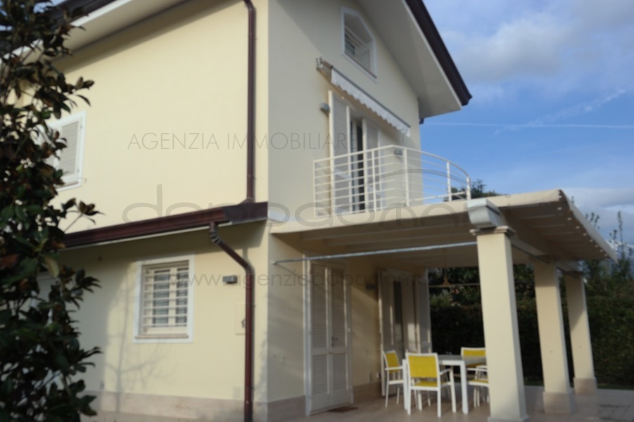 Villa in Affitto a Forte dei Marmi