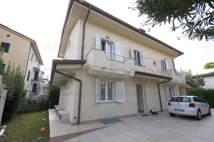 Villa in Affitto a Forte dei Marmi