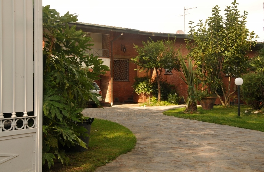 Villa in Affitto a Forte dei Marmi
