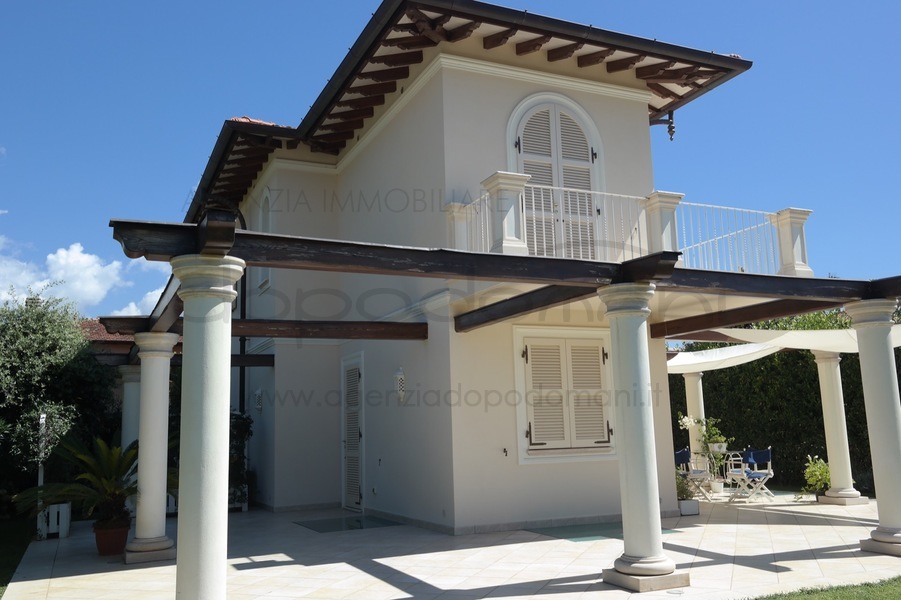 Villa in Affitto a Forte dei Marmi