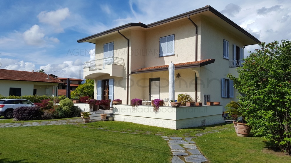 Villa in Affitto a Forte dei Marmi